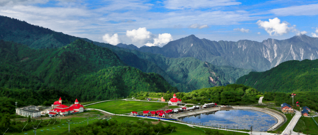 深呼吸露营基地,露营烧烤,露营烤肉,啤酒,露营KTV