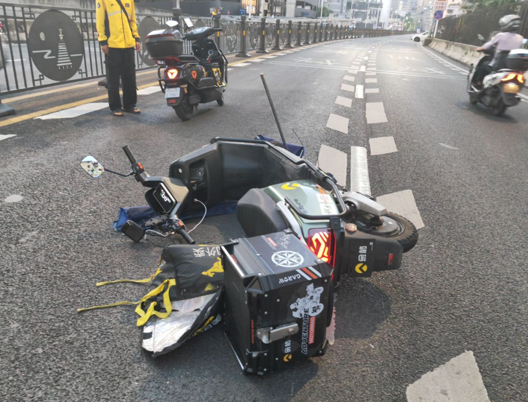 一把遮阳伞，一场逃逸案......｜打非治违