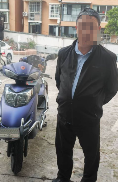 一把遮阳伞，一场逃逸案......｜打非治违