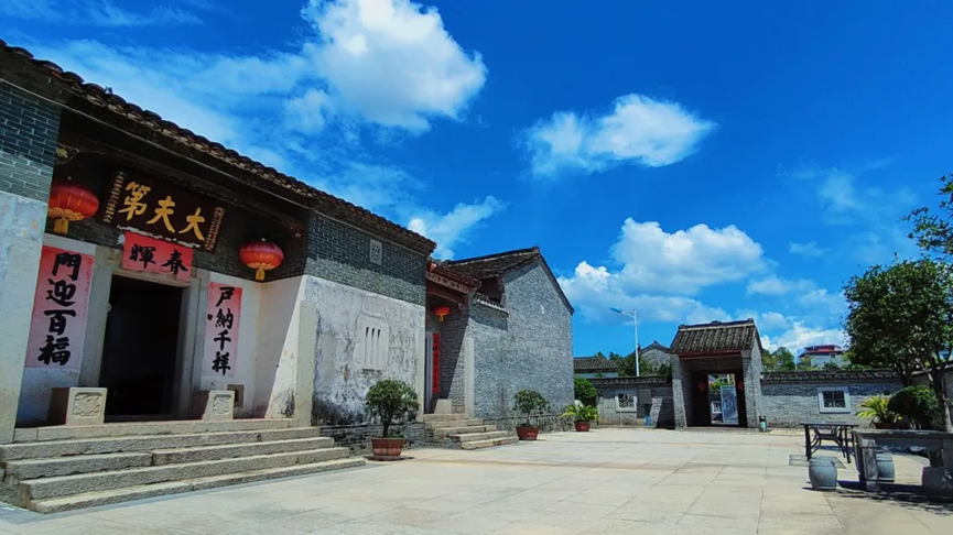 大夫第 图源/南园古村景区"柳映青衣书映雪 溪生绿水笔生花",这是柳溪