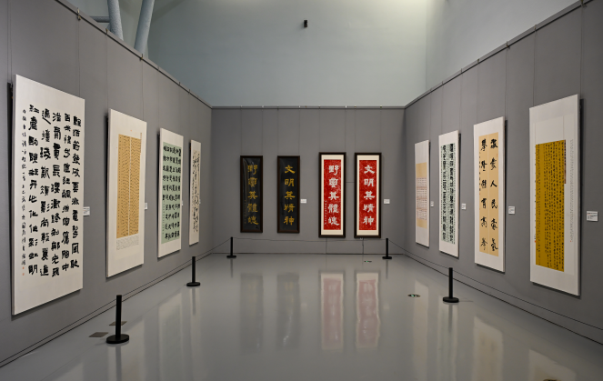 2025年内蒙古“体育文化润北疆” 美术、书法、摄影、民间工艺作品展开展 第1张