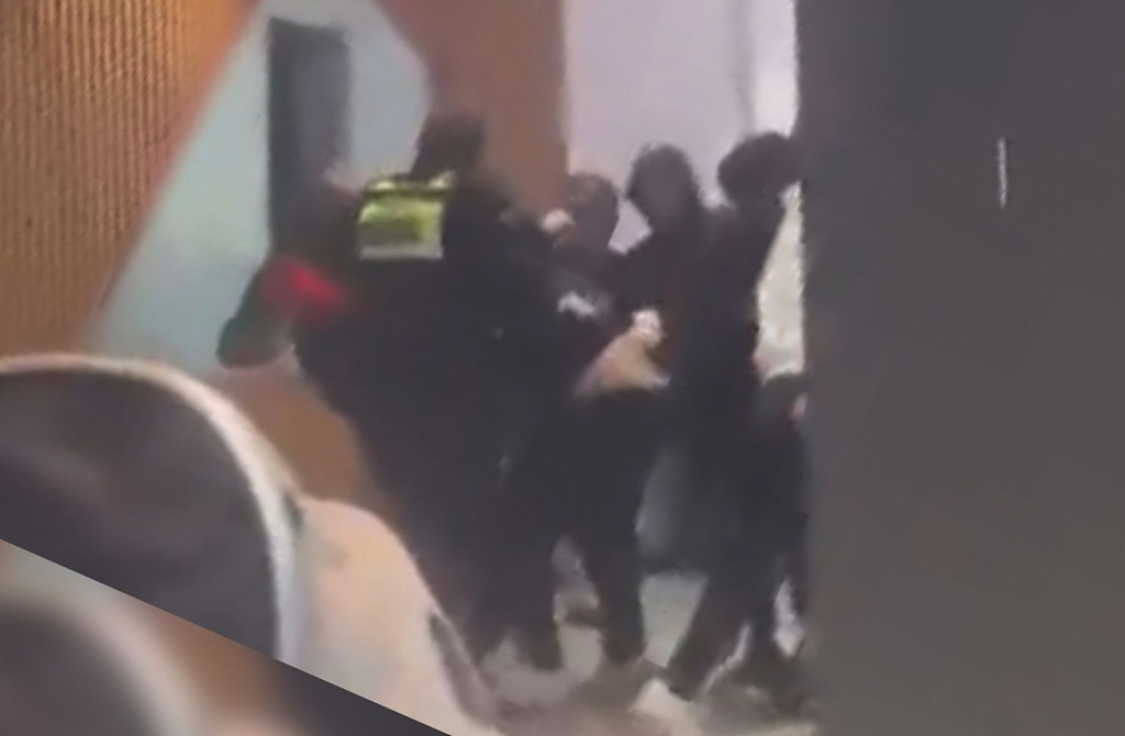 “是不是要死了？”中国留学生在澳遭青少年围殴，ICU抢救“捡回一条命”！华社愤慨组织集会，吁严惩未成年人犯罪（组图） - 1