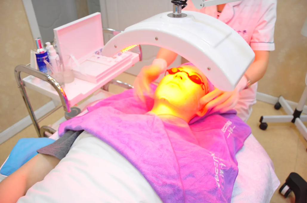 红光治疗怎么样红光照射下的身体与心灵：健康益处与疗愈效应_https://www.jmylbn.com_新闻资讯_第8张