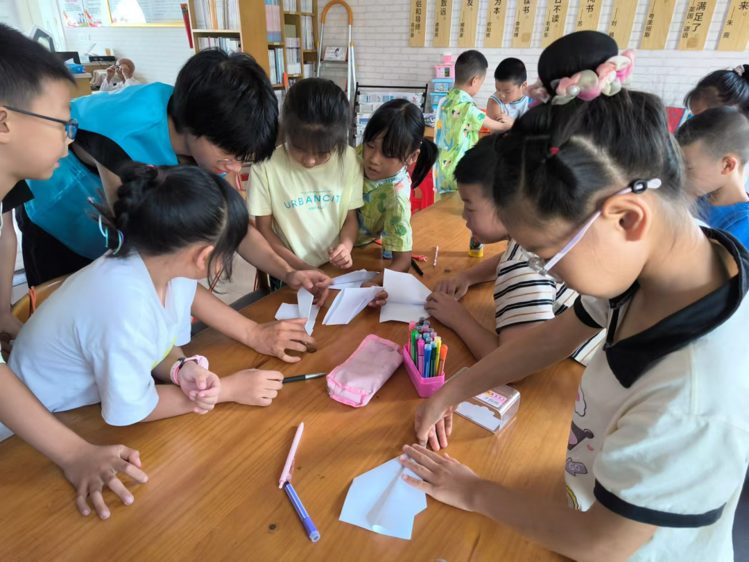 秦市乡社工站此次"暑假学堂 梦想启航"手工活动的成功举办,不仅锻炼了