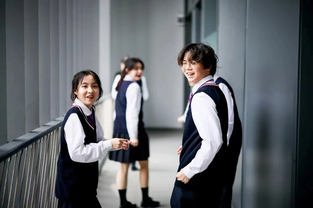 深圳国际学校校服长啥样听说贵过lv谁才是颜值王