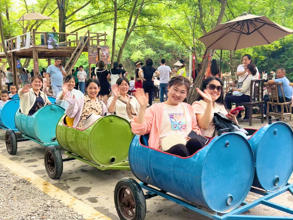 凝心聚力共奮進，精誠團結-團建活動