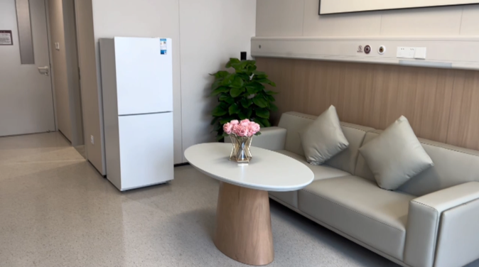 病房电动床怎么用丁家庄院区动态丨走进细节满满的家庭化病房_https://www.jmylbn.com_新闻资讯_第7张