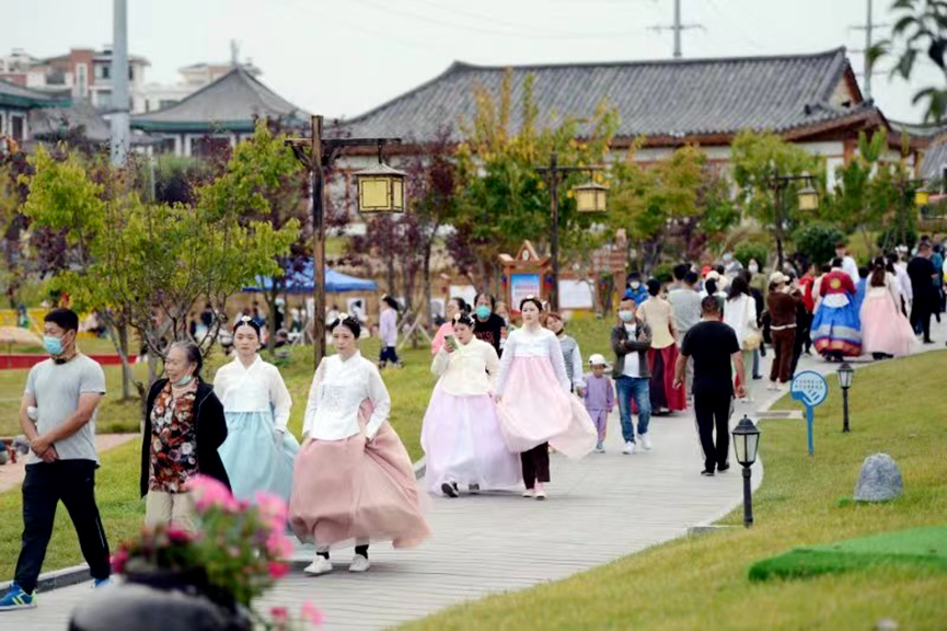 敦煌公主，排满沙漠