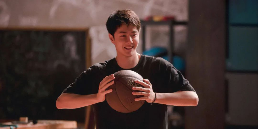 大鹏，够拼命的