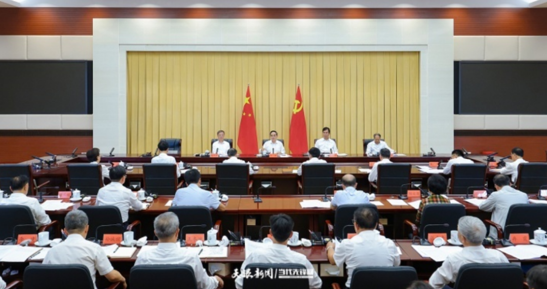省委理论学习中心组集中研讨会在贵阳召开 徐麟主持并讲话