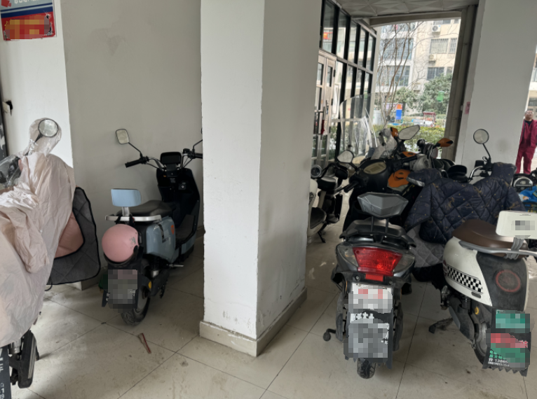 很危险合肥不少小区发现电动车乱停放