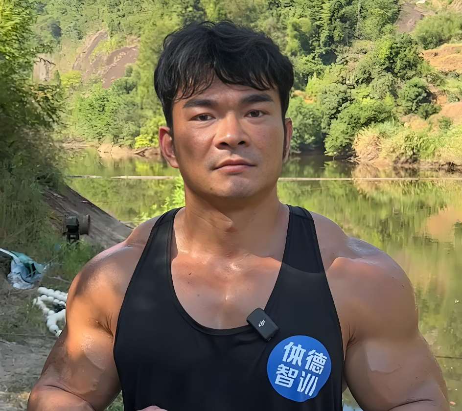 2025年反向涨粉第一人出现了，带货翻车的李维刚粉丝即将突破1200万！网友力挺：给我狠狠地赚！