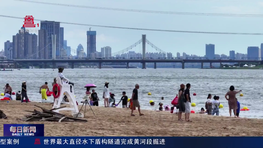 “亲水经济”爆火玩出夏日新热度