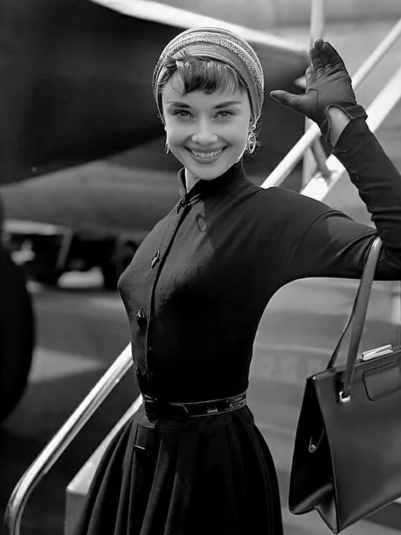 和奥黛丽赫本学优雅穿搭