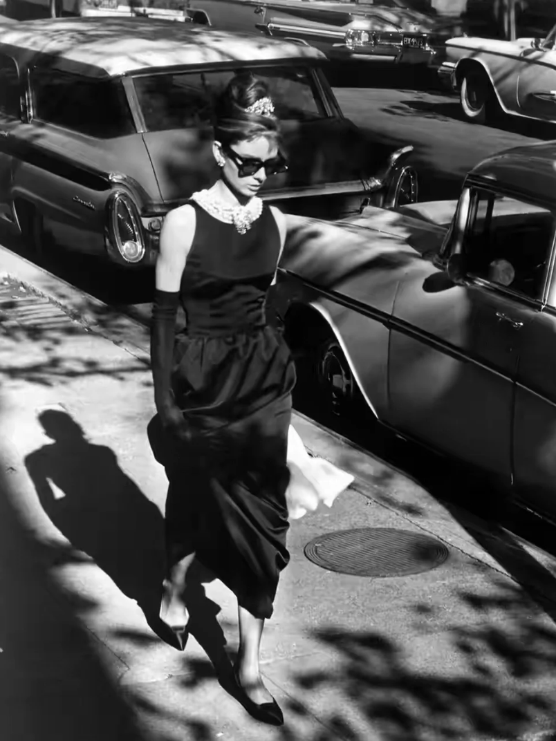 和奥黛丽赫本学优雅穿搭