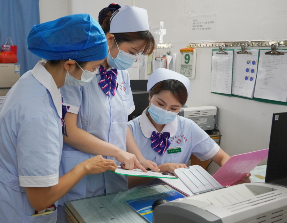 作为一名精神科护士,温惠冰始终无悔当初的选择,多年如一日,她以爱心