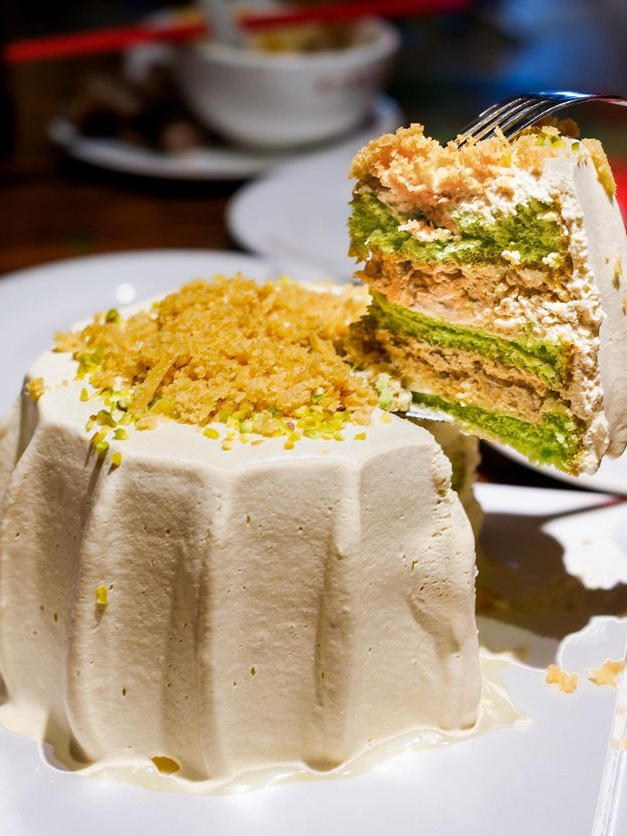 招牌的「斑斓椰糖椰丝蛋糕」:他家蛋糕巨巨巨好吃,吃下满满的斑斓香