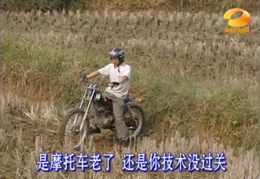 热血逆袭！修车学徒缔造世界冠军，张雪机车冠军“铠甲”江门造