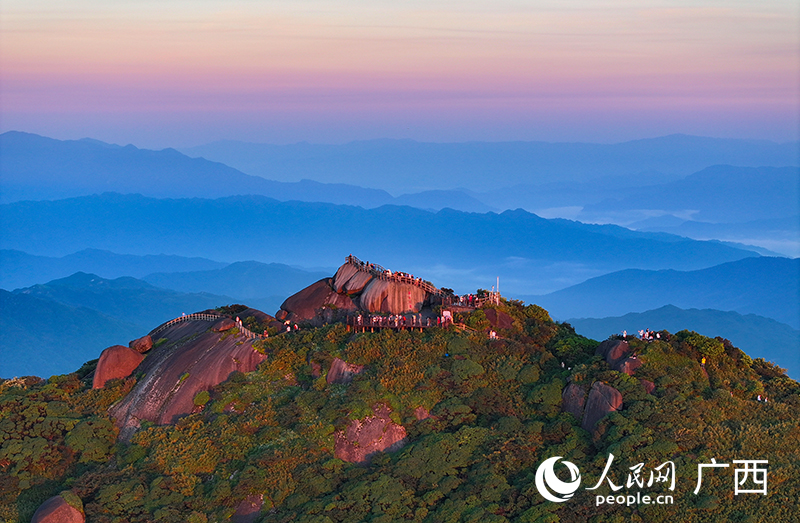 “华南之巅”猫儿山。人民网 雷琦竣摄