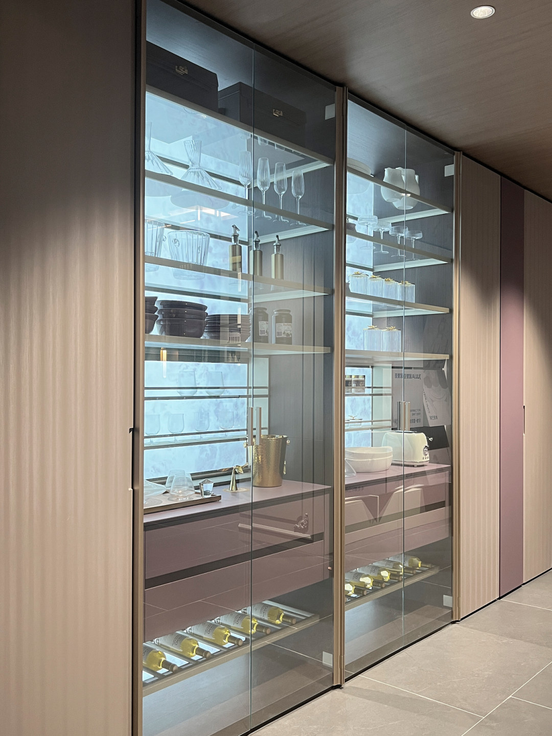 居里亚全屋定制·新色速递 | 氤氲紫色，淡雅温婉！【紫清】把一切浪漫搬进家里！