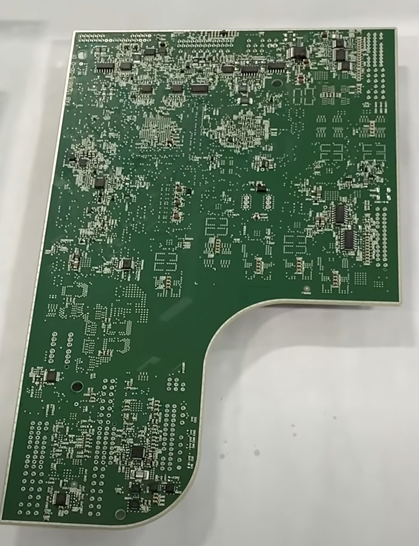 特斯拉的三个区域控制器（Zonal）配置的图11