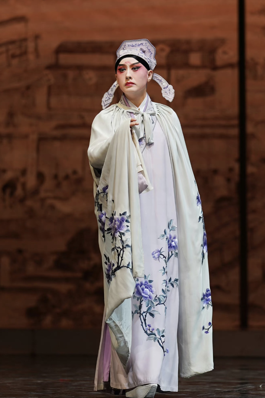 昆剧《瞿秋白》剧照施夏明饰瞿秋白施夏明是当下全国昆曲界生行领军