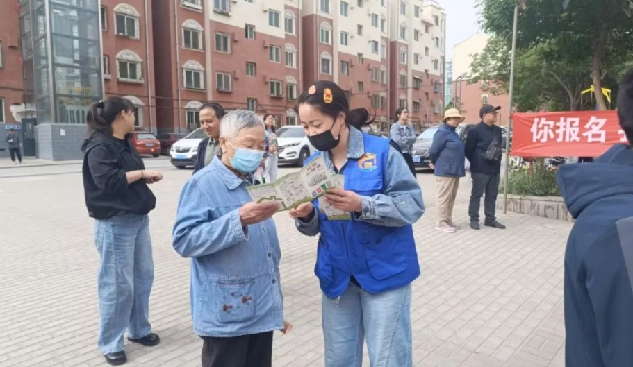 甘肃省嘉峪关市雄关街道胜利社区网格员的温情坚守织就暖心“服务网” 书写基层“幸福卷”