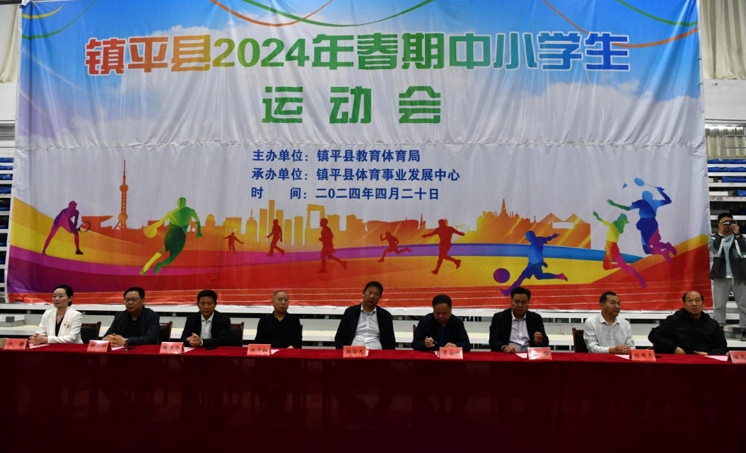 开幕式上,镇平县雪枫实验学校的学生们伴随着《上春山》悠扬的音乐