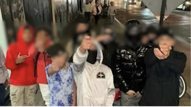 太嚣张了！纽约青少年非法移民组帮派，围殴纽约警察！最小只有12岁