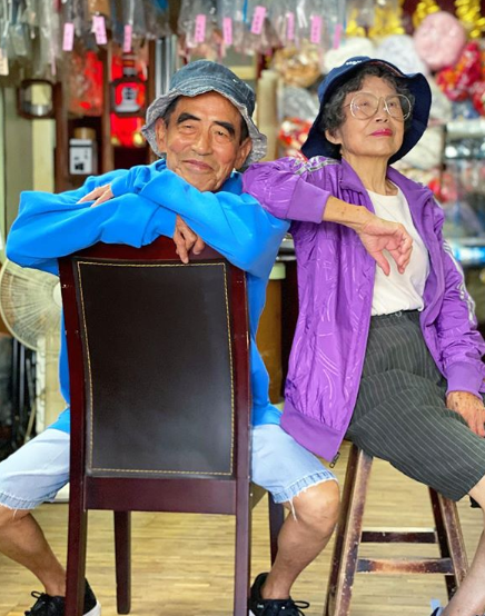 最火cp,84岁阿公阿嬷靠"废弃衣服"走红国外,网友:这是晒穿搭?