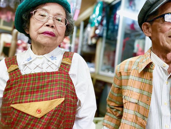 最火cp,84岁阿公阿嬷靠"废弃衣服"走红国外,网友:这是晒穿搭?