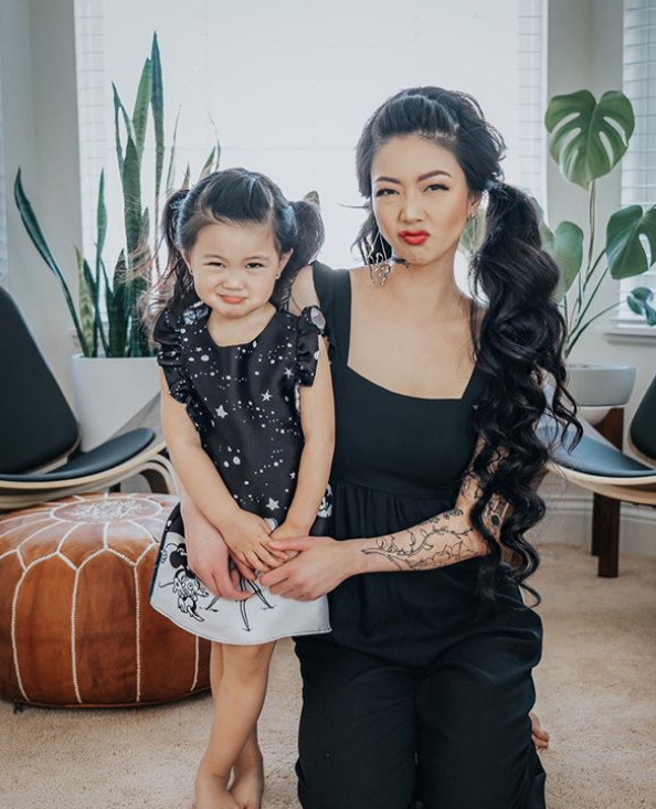 【育儿】“迪士尼公主”生Baby了？3岁就有惊人发量，网友：还好继承老妈的美貌，不然...（组图） - 51