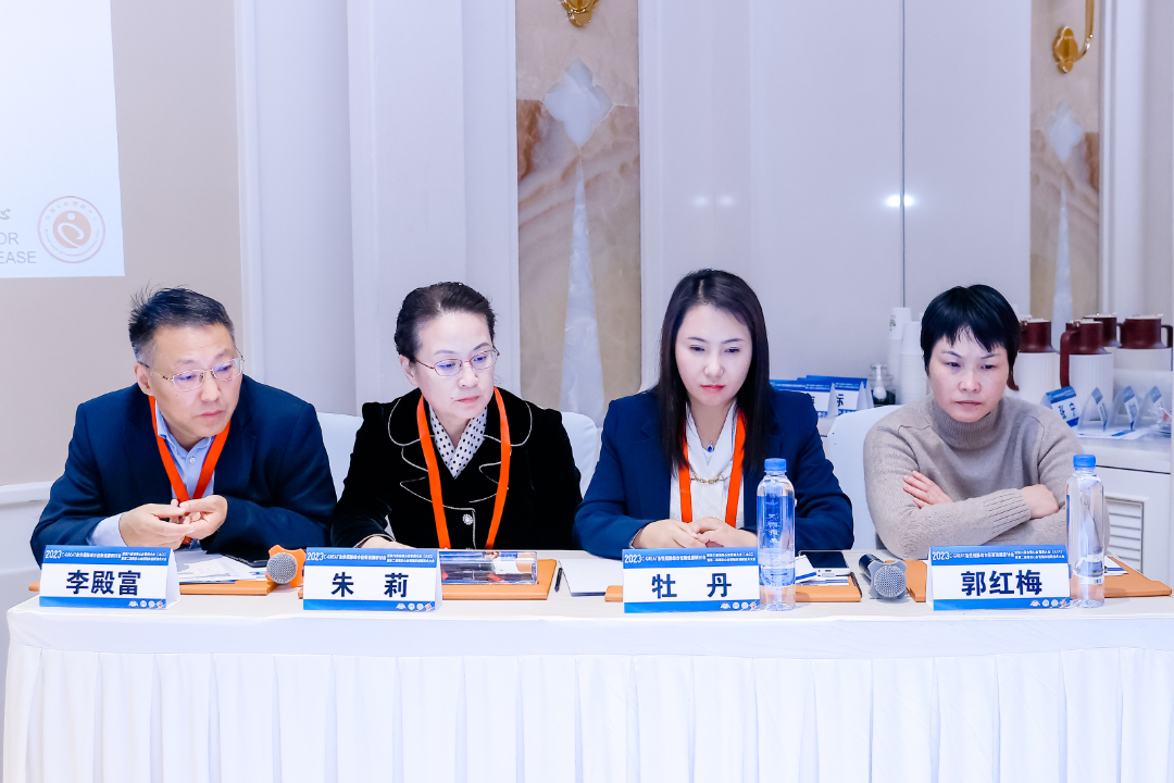 汇聚专业医学学术知识,提供线上线下整体解决方案