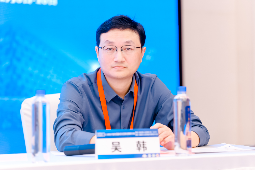 汇聚专业医学学术知识,提供线上线下整体解决方案