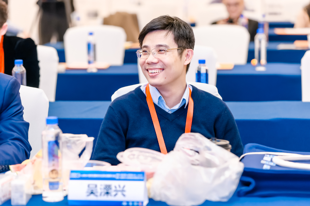汇聚专业医学学术知识,提供线上线下整体解决方案