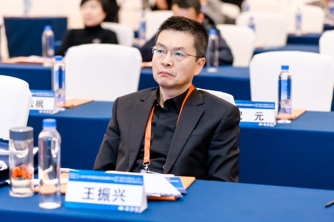 汇聚专业医学学术知识,提供线上线下整体解决方案