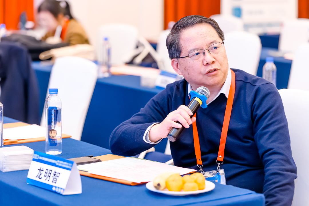 汇聚专业医学学术知识,提供线上线下整体解决方案