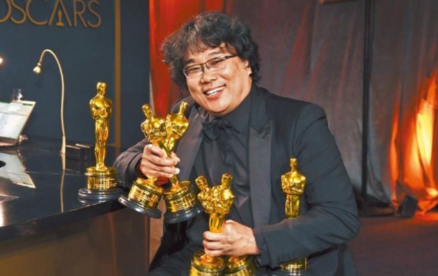 《寄生虫》：这个时代，我们只能选择互相寄生