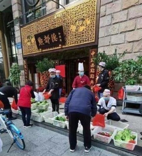 瘟疫下的凡人：他们被命运扼住了喉咙