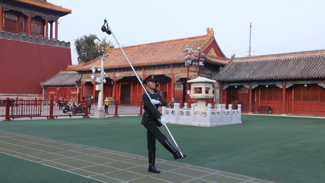 九三阅兵当天，这个河南小伙，将升起五星红旗！