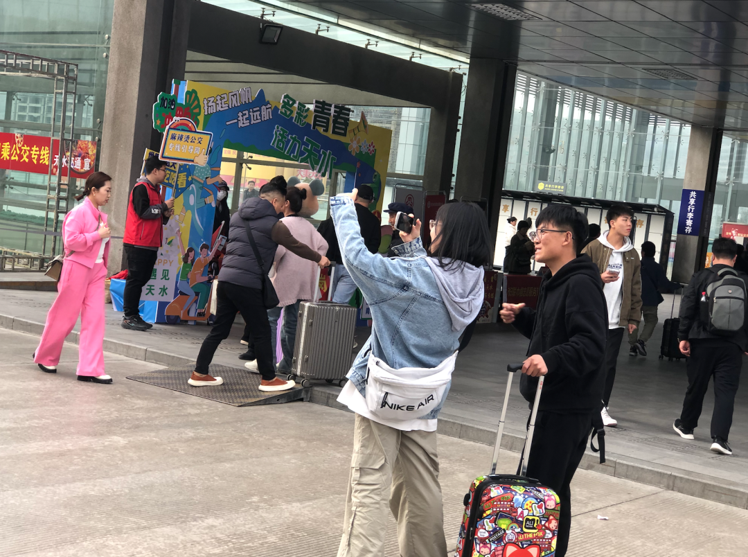 一碗麻辣烫带火之后的天水：“感觉有一亿人在这里”