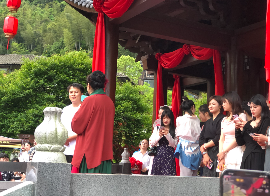 记者亲身体验“王婆说媒”：她很亲切，真的想帮我找个合适对象