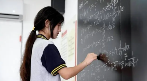 中专女生自学高数，拿下全球数学竞赛第12名