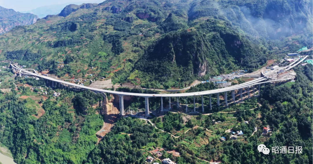 都香高速公路昭通段全线通车后,鲁甸县城到梭山集镇只要40分钟