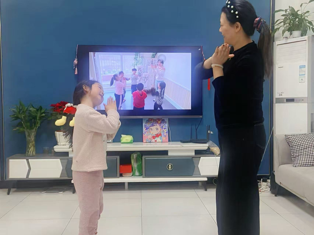 s型拉勾怎么拿【平幼·关注】亲子游戏——《拉拉勾》_https://www.jmylbn.com_新闻资讯_第4张