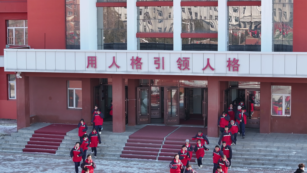 的应对能力,3月26日,孙吴县第二中学教育集团开展守好消防"生命线"