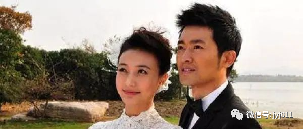 任泉宠了12年的妻子，原来是我们熟悉的歌手，难怪多年无绯闻