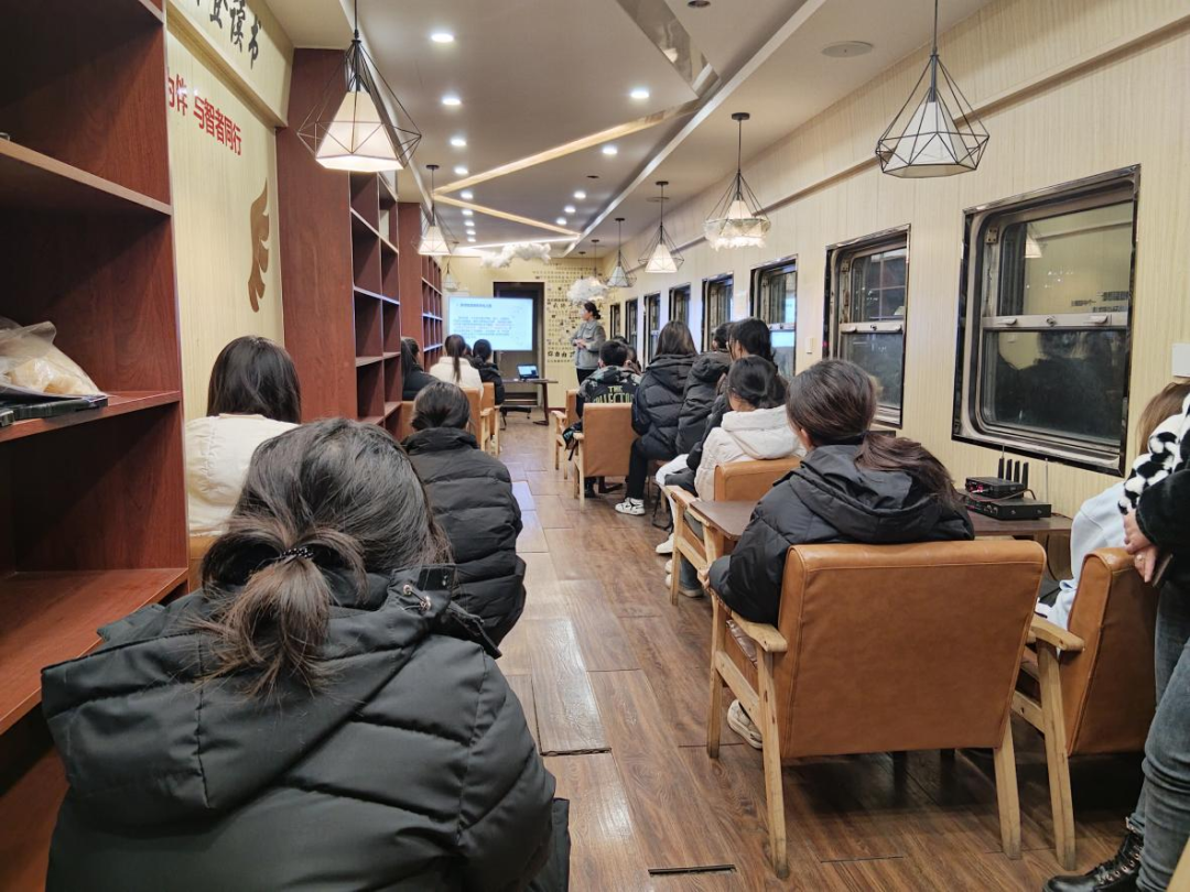 文化讲堂第三期:“数字反哺:拯救被遗忘到沟里的老年人”