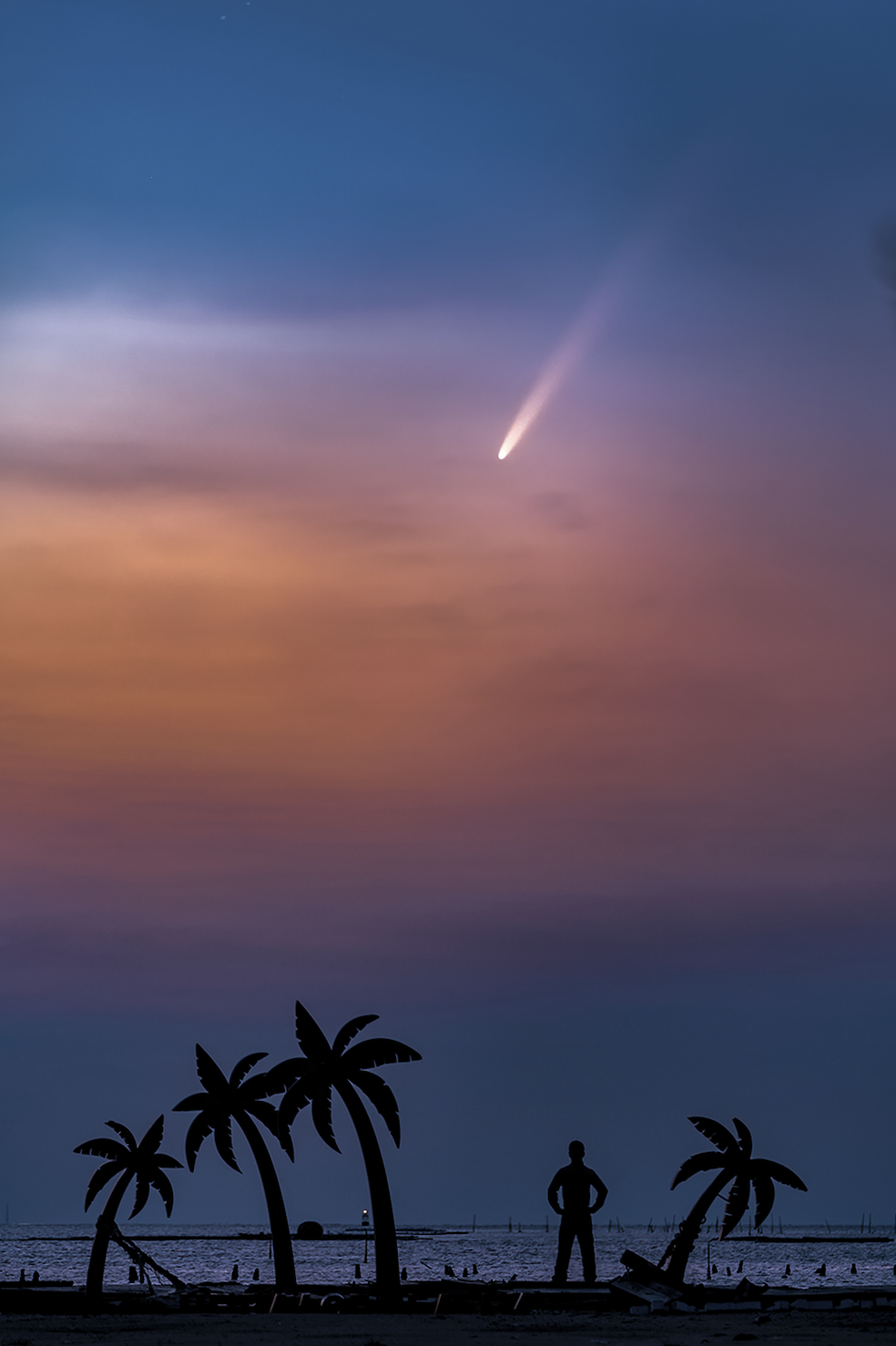 彗星划过杏磊湾。