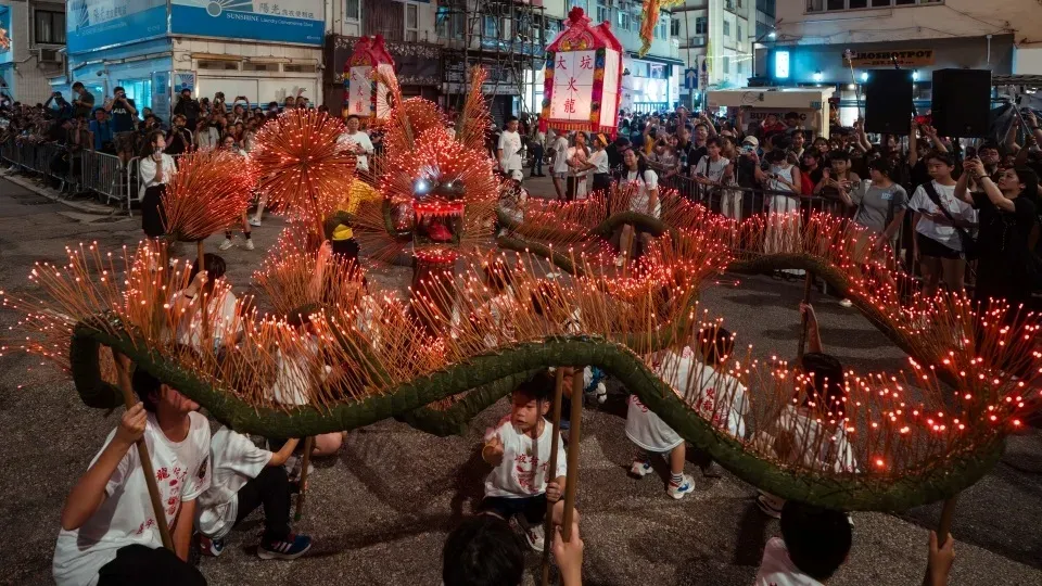 国庆中秋13天长假香港大坑舞火龙攻略 境外上网卡5折起流量包优惠